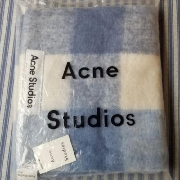 Acne Studios Scarf - Picture 3 of 3